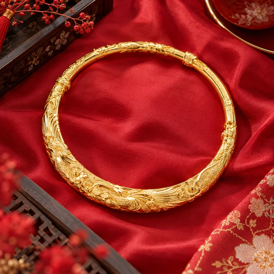 Vòng tay vàng chạm hoa văn truyền thống